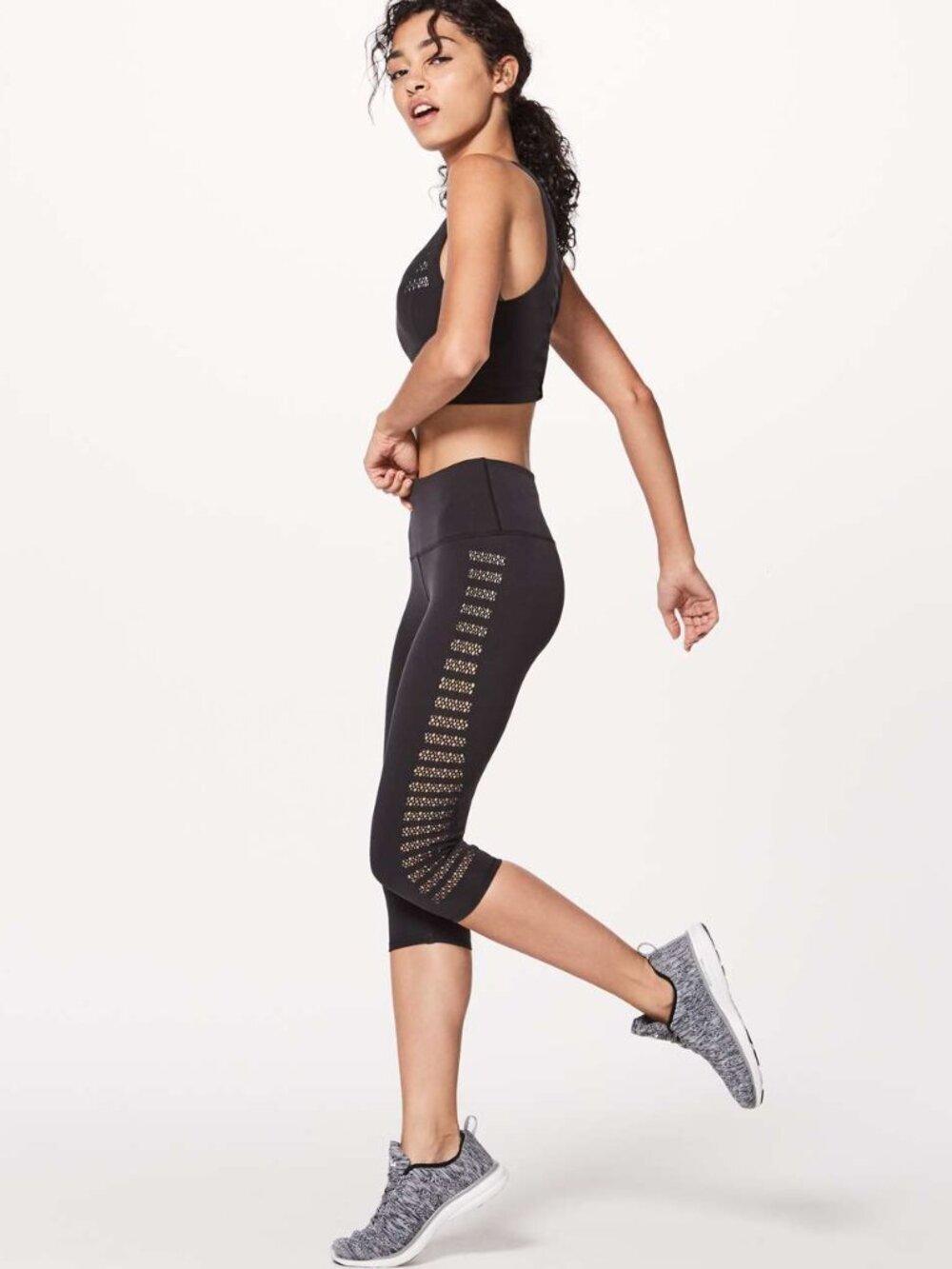 Lululemon Reveal Crop in Black